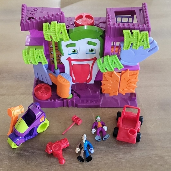 Fisher-Price Imaginext DC Super Friends The Joker’s Fun House Playset – 2009 - Picture 1 of 8